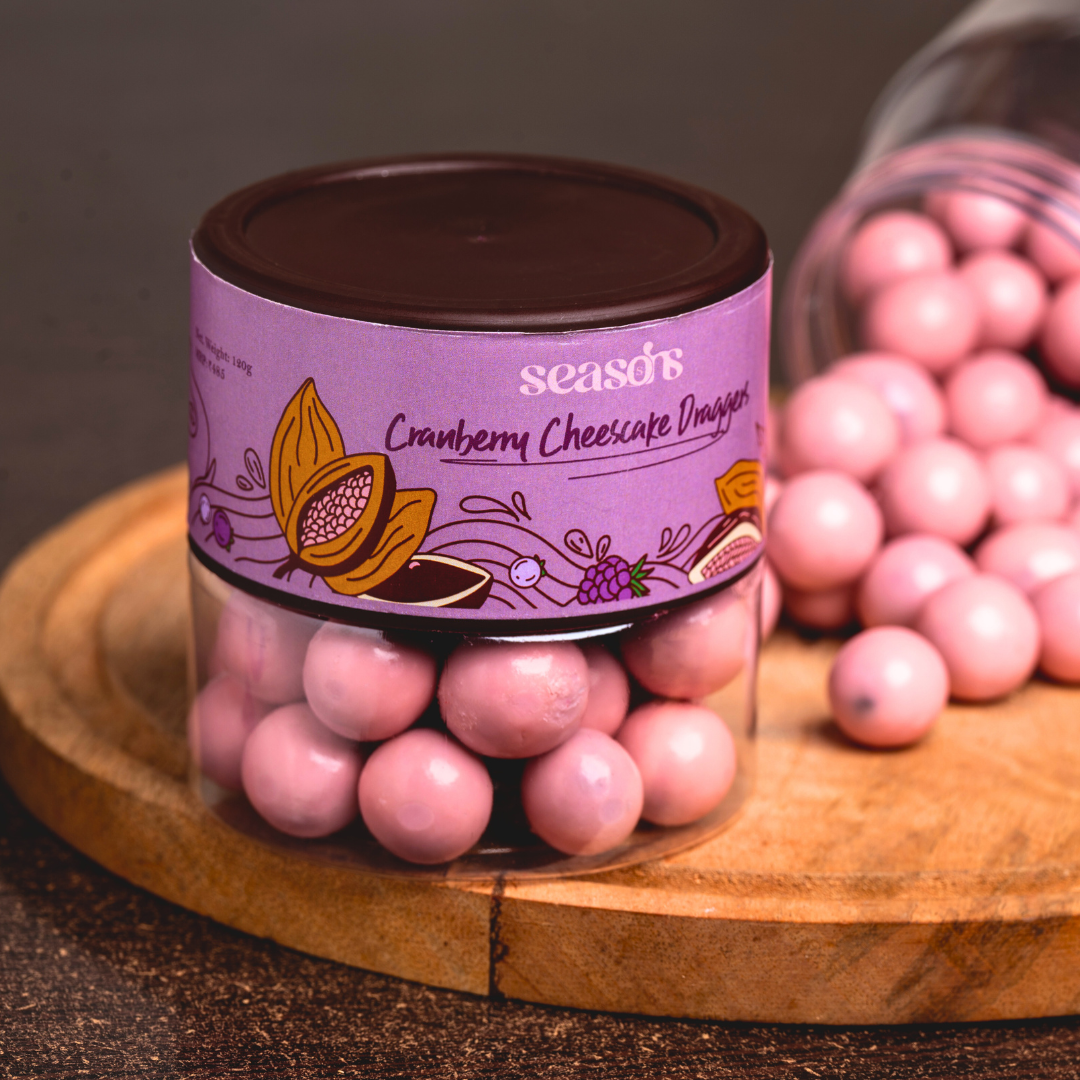 Luxury cheesecake dragees with a delicate crunch and a melt-in-your-mouth center